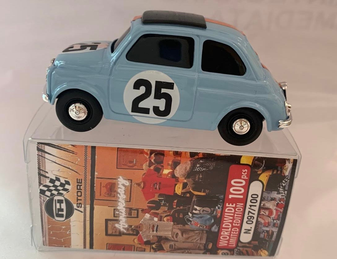 Fiat 500 model in Gulf colors